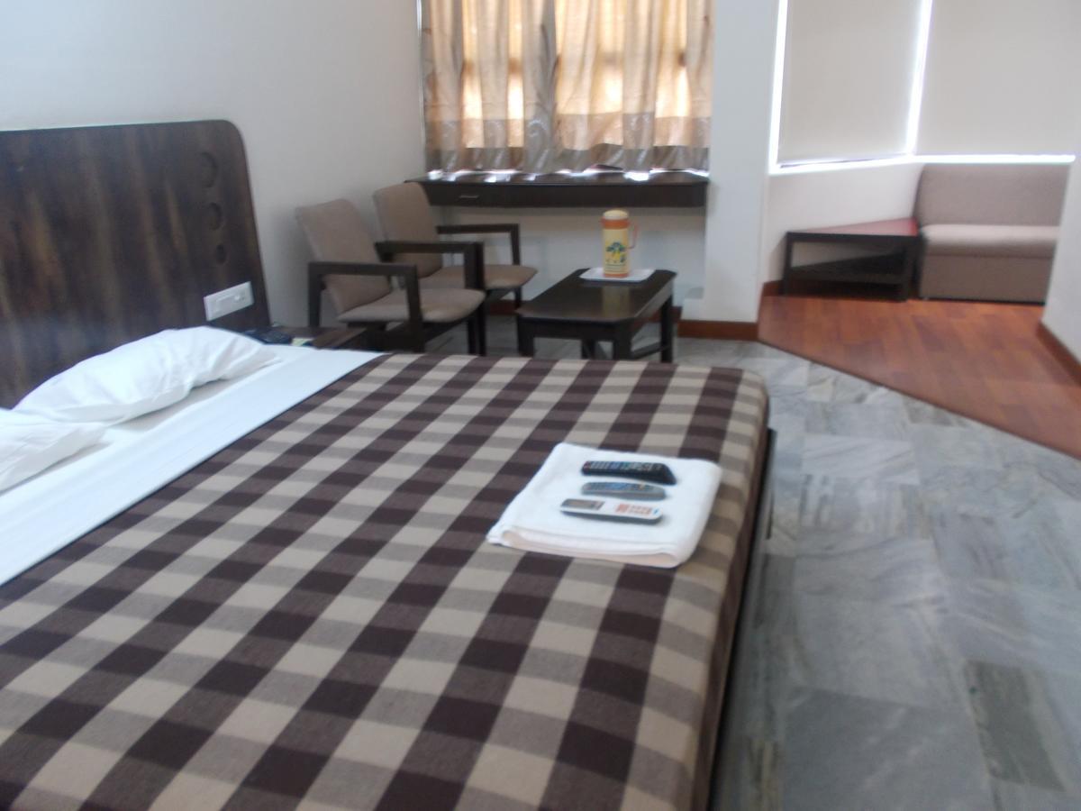 Samrat Residency Hotell Bangalore Exteriör bild