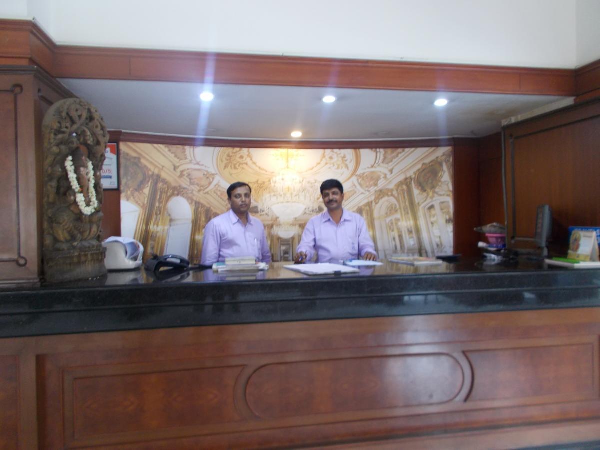 Samrat Residency Hotell Bangalore Exteriör bild